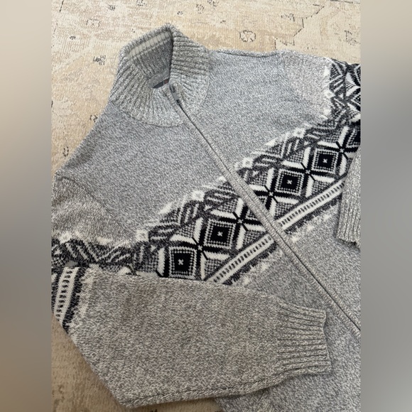 Mountain Ridge Sweater - Picture 2 of 3